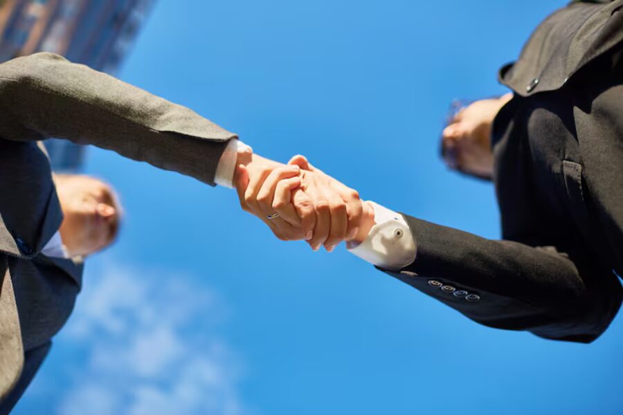 hands-partners_1098-13020